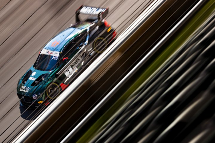 K-PAX and Bentley lead opening day of #Indy8H