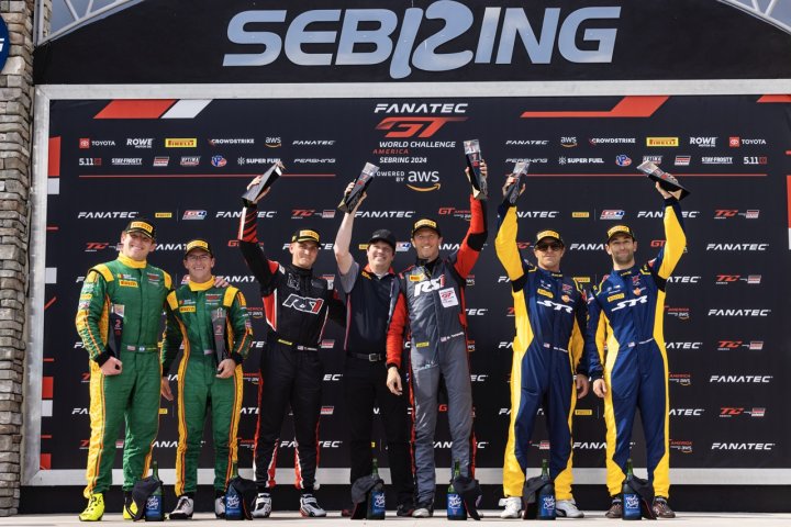 RS1 and ST Racing Unstoppable in Race 1 at Sebring