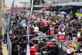 Grid Walk, GT World Challenge America, SRO America, Circuit of The Americas, Austin, TX, Apr 24 - 26, 2026, Fan Interactions
 | Fabian Lagunas | www.lagunasphotography.com | 2026